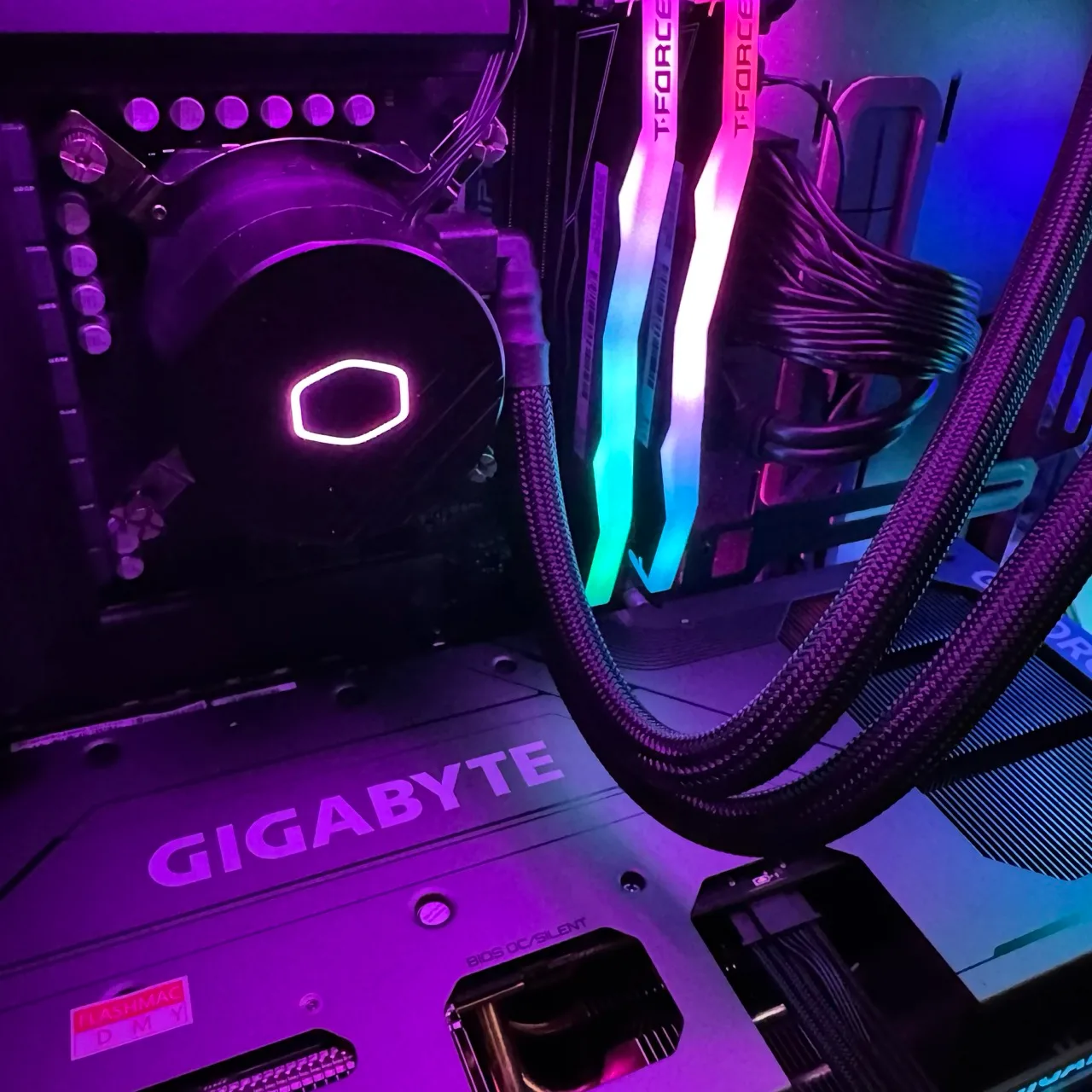 PC Gaming Assemblato 4K Ricondizionato Intel (i7-12700K 20-core, 32GB, RTX 4080 SUPER, 3TB) - Windows 11 - Ottimo, fotografia 5