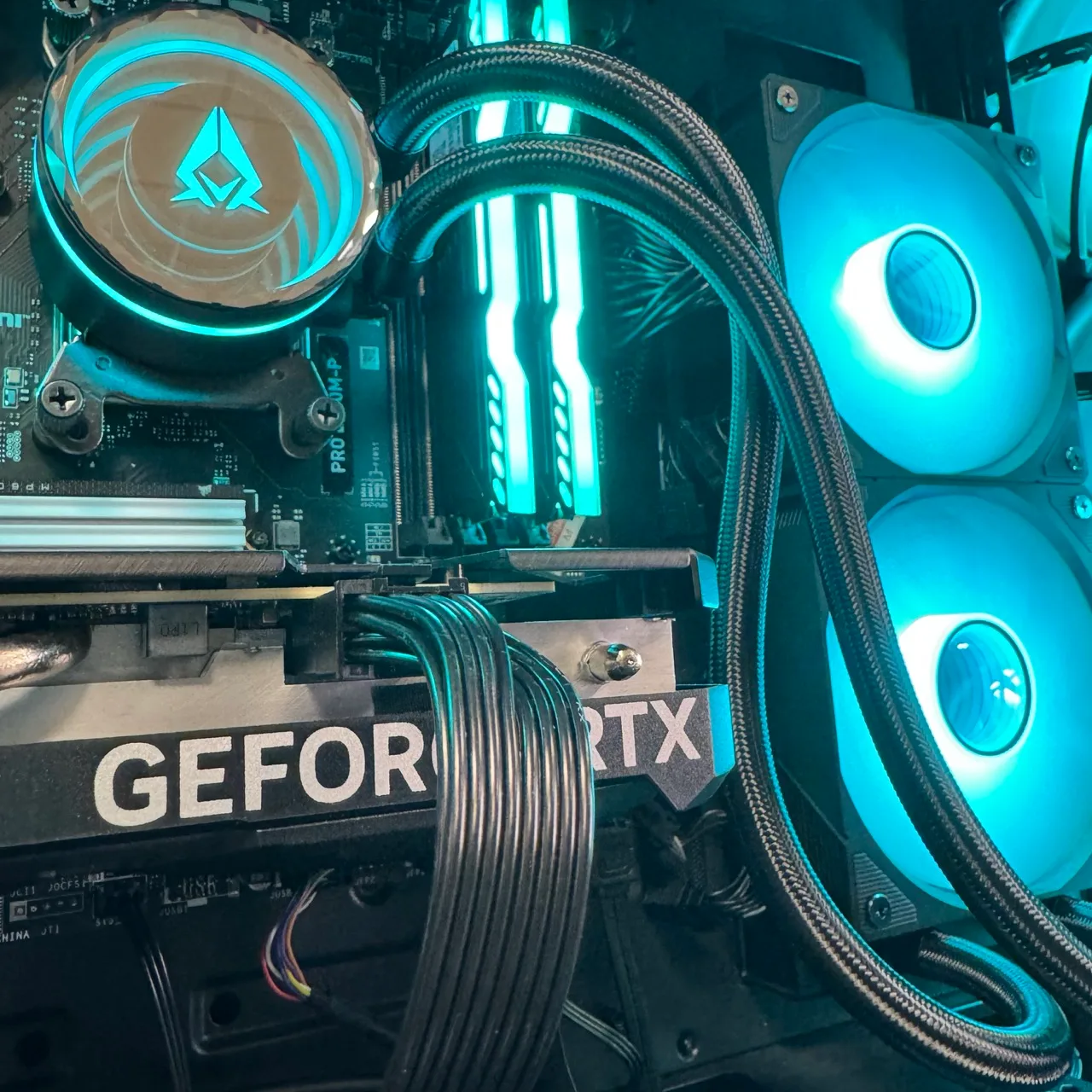 PC Gaming Assemblato Ricondizionato MSI (Ryzen 7 8-core, 32 GB, RTX 4060 Ti 16GB, 2TB) - Windows 11 - OTTIMO, fotografia 2