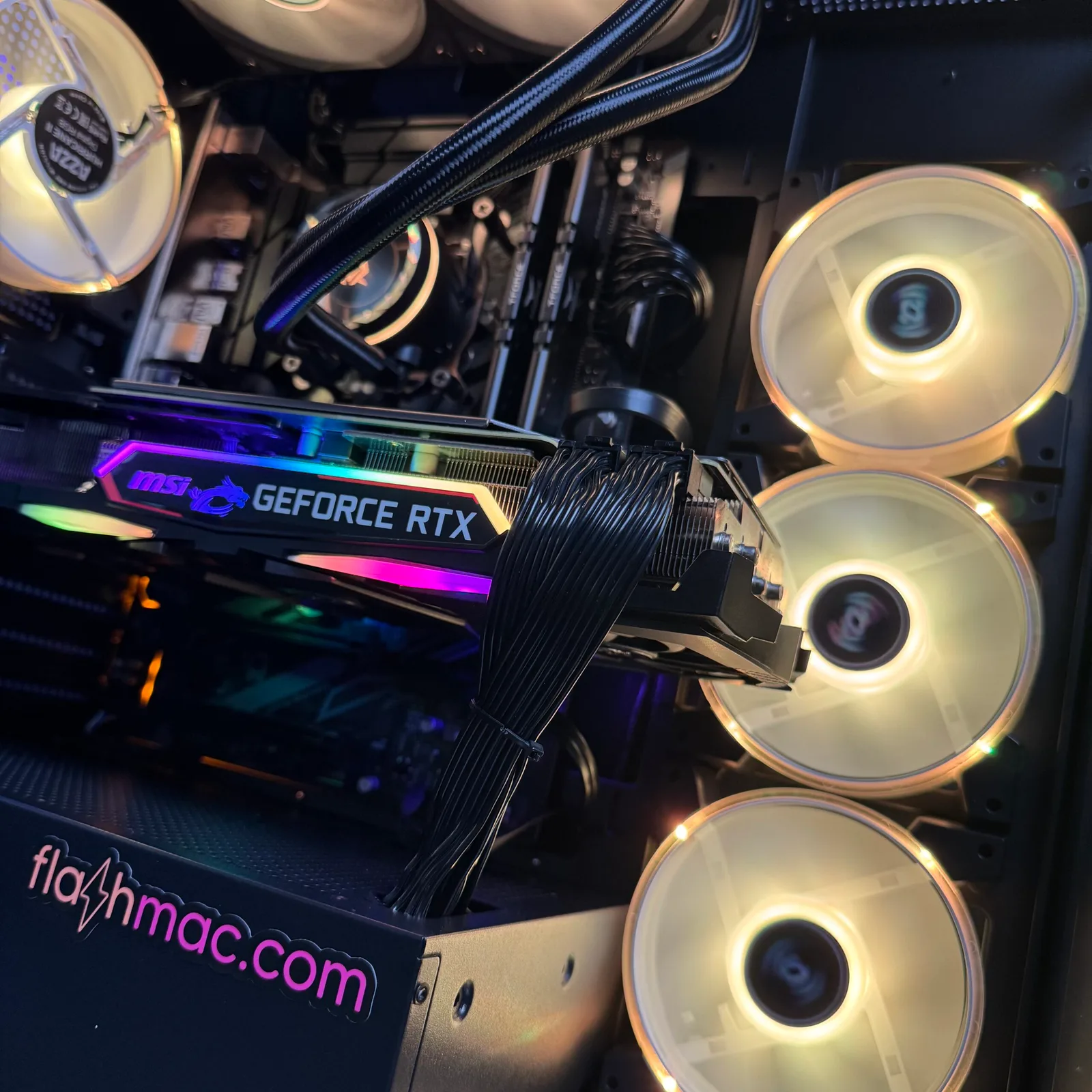 PC Gaming Ricondizionato GIGABYTE MSI (i9 8-core, 32GB RAM, RTX 2080 8GB) - Windows 11 - Eccellente, fotografia 4