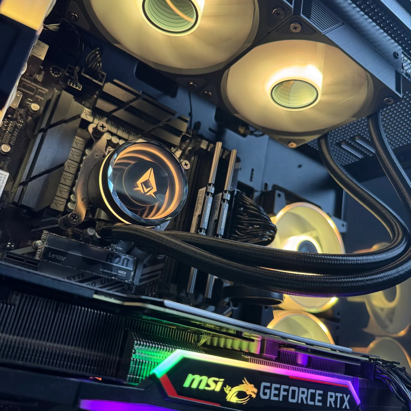 PC Gaming Ricondizionato GIGABYTE MSI (i9 8-core, 32GB RAM, RTX 2080 8GB) - Windows 11 - Eccellente, fotografia 3