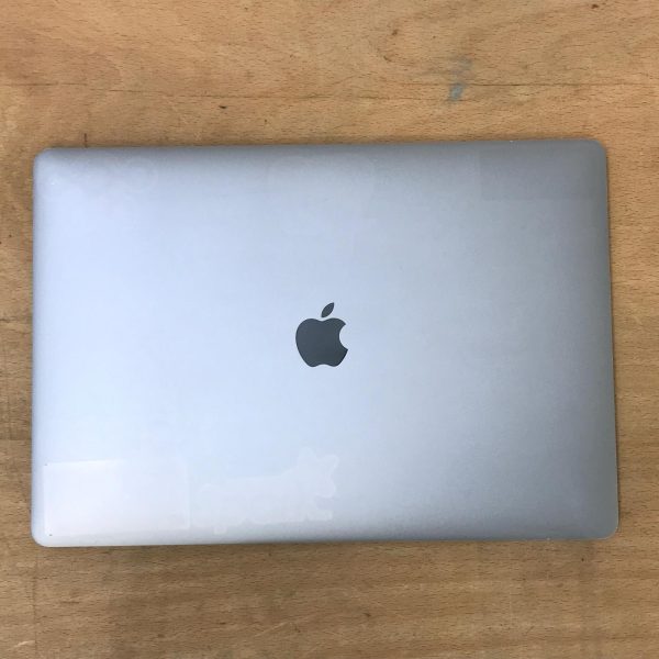 Apple MacBook Pro (15 pollici, 2017, i7 2.9GHz 4-Core, 16GB RAM, 512GB SSD, AMD 4GB) Ricondizionato - Grigio Siderale <strong>[Segni stickers]</strong> - Image 2
