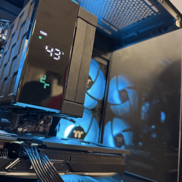 PC Gaming Assemblato Ricondizionato ASUS (Ryzen 5 6-core, 32 GB, RTX 4060 Ti 8GB, 2TB, WiFi) - Windows 11 - Eccellente - Image 6