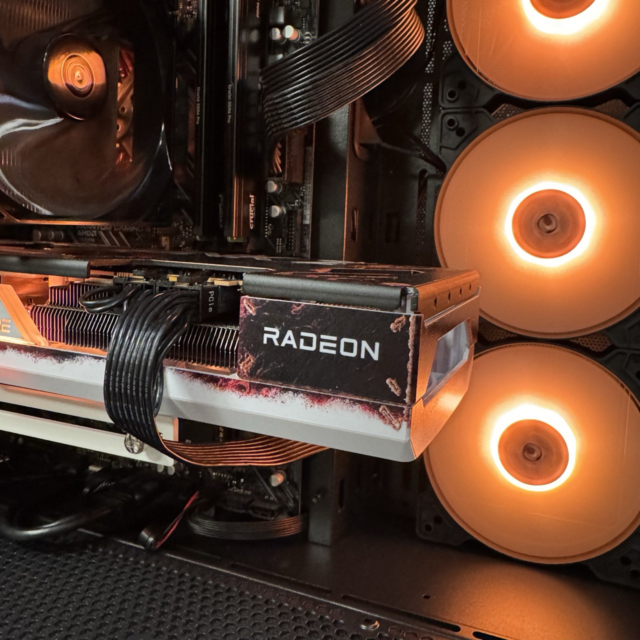 PC Gaming Ricondizionato assemblato ASRock (Ryzen 7 8-core, Radeon RX 7700 XT 12GB, 32GB, 3TB) - Windows 11 - Eccellente - Image 10